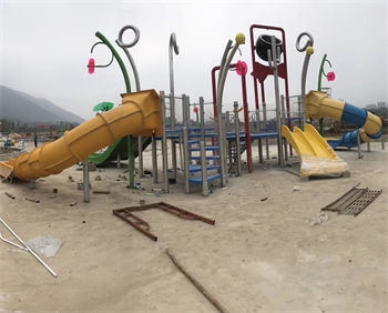 廣東肇慶羚羊峽古棧道森林公園訂做戲水設(shè)備案例