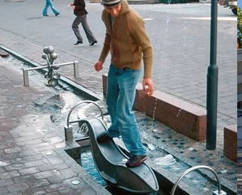 海豚腳踏吸水噴水游樂設(shè)備