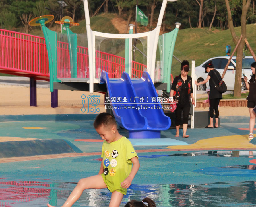 戶外兒童爬網(wǎng)間距要求和幼兒園兒童攀爬設(shè)備質(zhì)量鑒別方法-1168