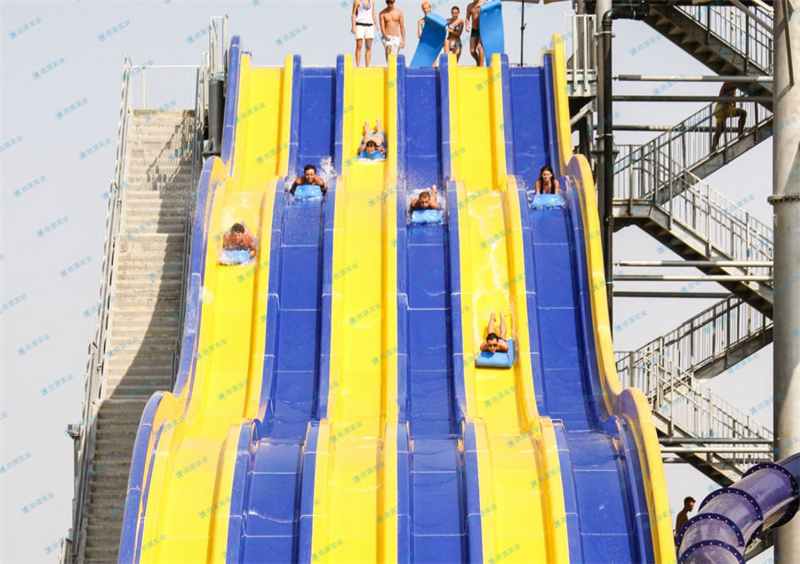 多滑道水上競速滑道