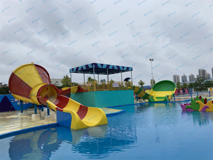 小喇叭水上滑梯