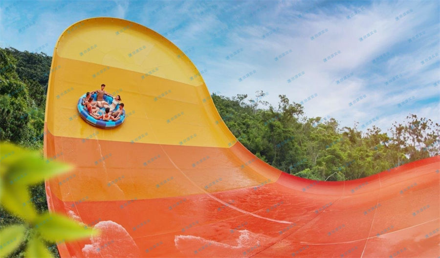 飛天回旋水上滑道