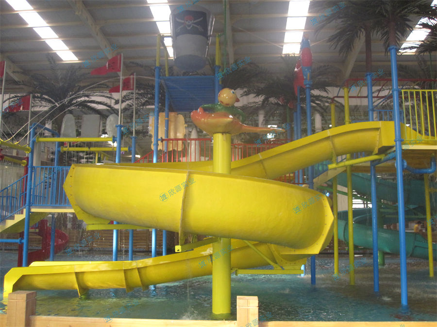 室內(nèi)水上樂(lè)園中型水寨制作案例