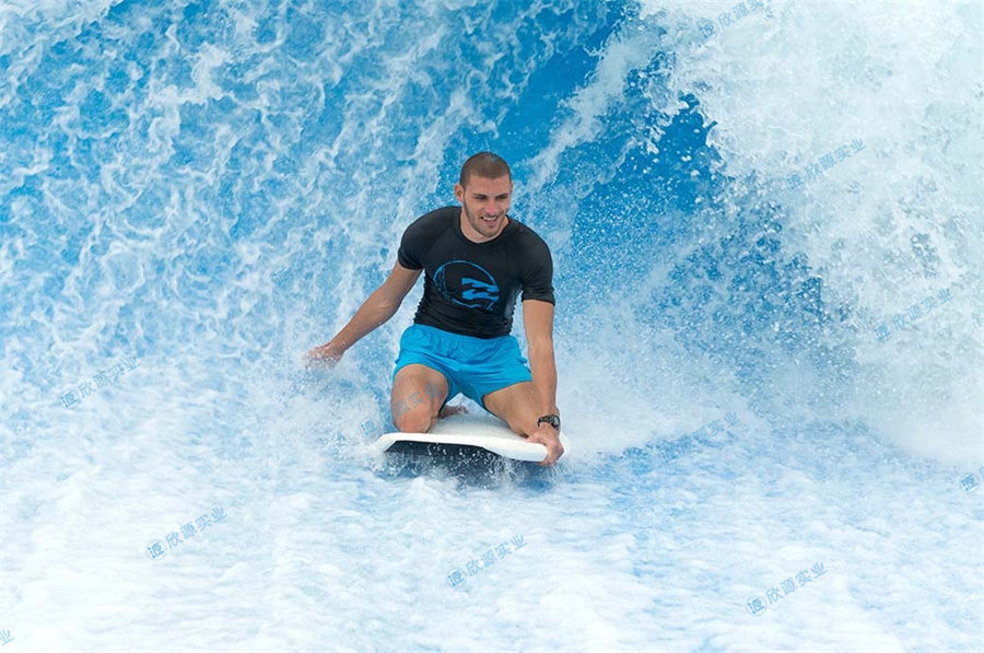 圓筒海浪沖浪模擬器