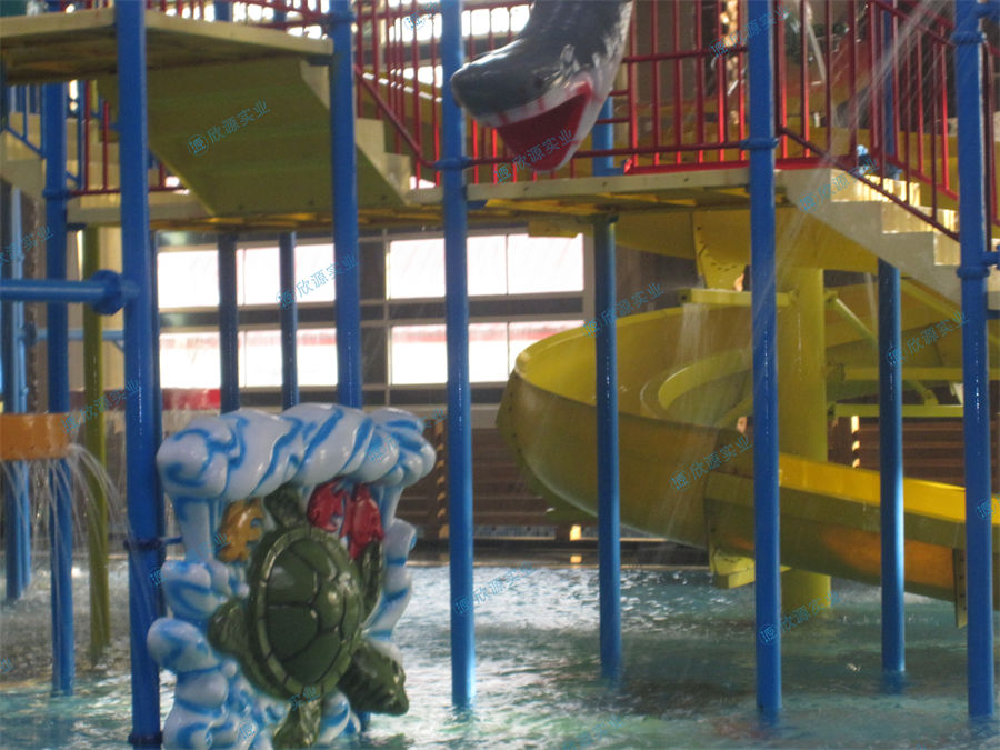 室內(nèi)水上樂(lè)園中型水寨制作案例