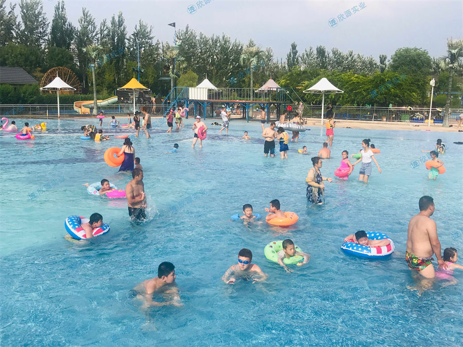 鼓風式人工造浪池