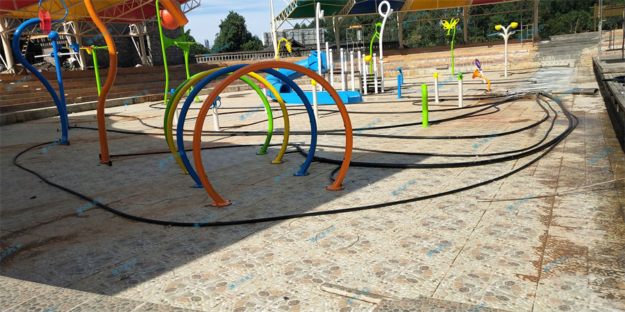 水上樂園設(shè)計(jì)的泳池和滑道布局如何保證安全?-7714