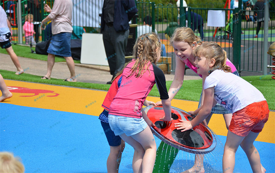 水上沖關(guān)設(shè)備能夠帶來大的利益-7626