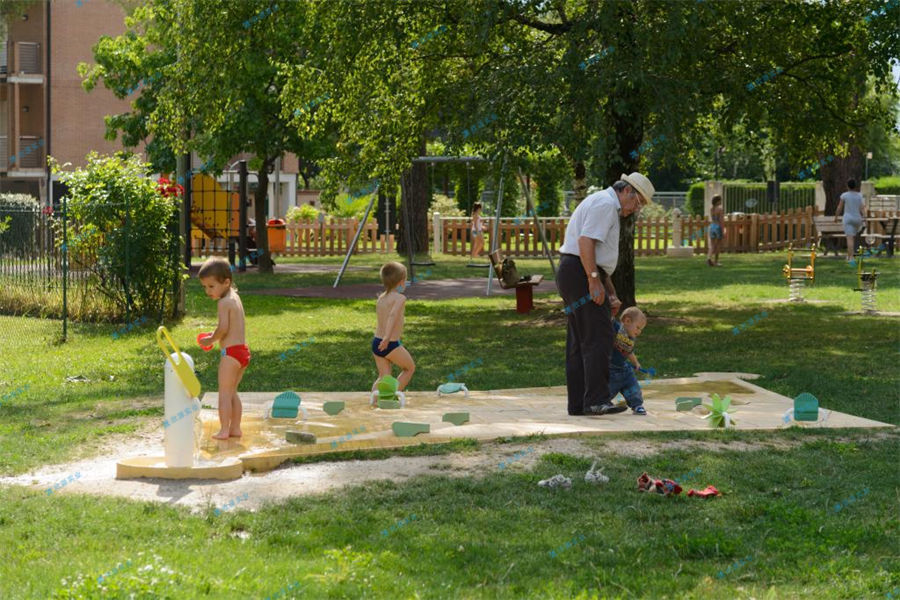 水上游樂場設備的劣勢觀察-7852