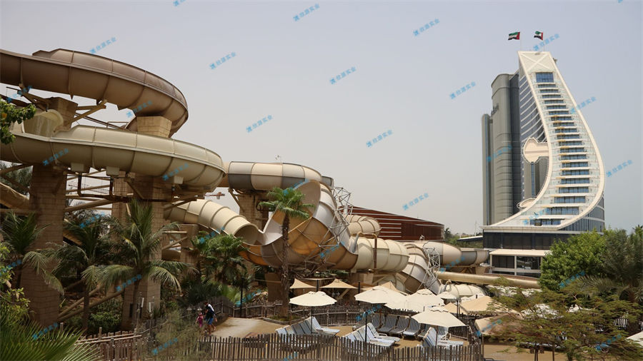 水上樂園設(shè)備廠家對水滑梯的制作要求-7352